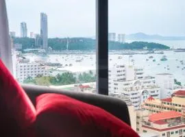 Walk-to-Everywhere Luxury Condo, Central Pattaya