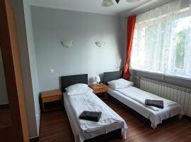 Hotelik -Świerki, hotel em Swarzędz