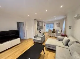 Ascot Stylish 3 Bedroom House with Driveway