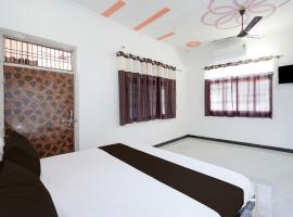 Hotel O by OYO Raj Family Restaurant & Hotels, hotel v destinácii Mahmūdnagar