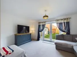 Westbury Getaway - Large 3 Bedroom House