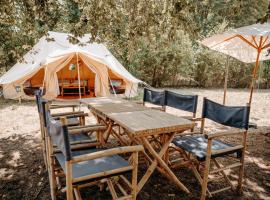 Lodg'ing Nature Camp Dordogne, Hotel in Lacave