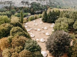 Lodg'ing Nature Camp Dordogne، فندق في Lacave