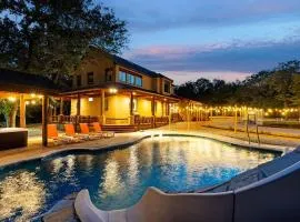 Heated Pool, Sports Sim, Pickleball, Mini Golf - Sleeps 22