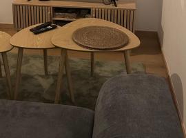 Le Cocoon Elite – hotel w mieście Beynost