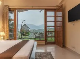 A Bluebell Villa I Jacuzzi I 3 Bedroom Villa With Open Air Lawn & BBQ l Bonfire Available l Kasauli By Exotic Stays