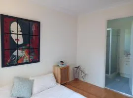 Air conditioned Holiday Dream Castle Youth Hotel