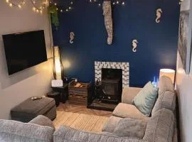 3 Bed Chalet - Sleeps 6 - Pets - Garden - Parking