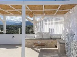 J & I Rooftop Retreat