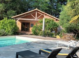 Chalet En Périgord Vert, khách sạn ở Sainte-Croix-de-Mareuil