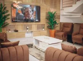 ROYAL CREST APARTMENTs