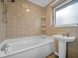 Spacious 4-Bed House, & Prime Location Solihull