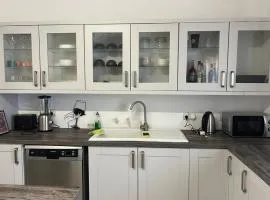 Private Room in a 2 Bedroom Apartment in Blata l-Bajda - Close to Valletta