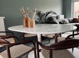 Huyze Rapaert Cozy and spacious 4 rooms, open kitchen, Hotel in Oostkamp