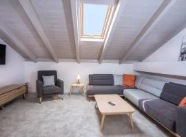 Zoe's Villa - Modern Karystos Apartments By The Port & Beach