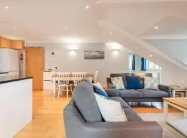 Spacious Flat A Few Mins Walk to Carlyon Bay Beach