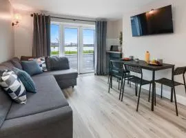 Modern Galway Apartment Sleeps 4 with Walk to City & Parking