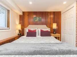 2 Bedroom 1 Bath On An Oak Tree Lined End Street On The Galloping Goose