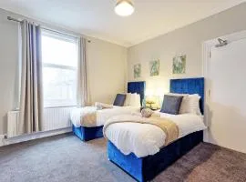 pacious 5-Bedroom Home Perfect for Families and Contractors