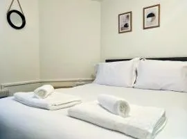 Homely House with Parking & WiFi Close to Centre