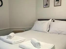 Homely House with Parking & WiFi Close to Centre