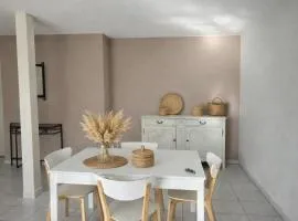 Appartement lumineux avec terrasse et parking à 5 min du centre ville