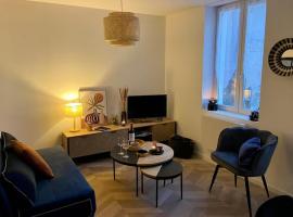 Appartement au centre ville, place Jean Moulin, Hotel in Moulins