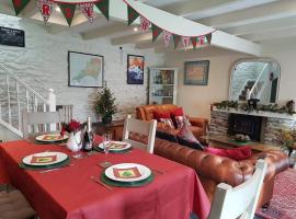 2 Bedroom Cottage Close to Perranporth Beach, hotel in Roche