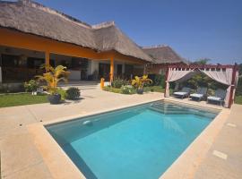 Villa évasion proche de la plage, Hotel in Boukot Ouolof