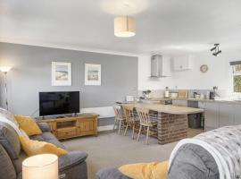 Beach House & Garden in St Merryn Private Parking, Hotel in St Merryn