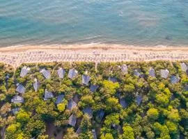 Hotel with swimming pool and private beach in San Vincenzo