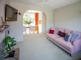 Hereford Long Term Comfortable Accommodation with Parking