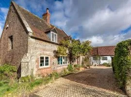Beautiful Cottage with Large Garden & Parking