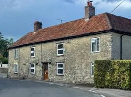 Arcadia Cottage, Mere