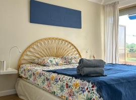 Cozy Beachside Apartment in Cros de Cagnes - Luna, hotel en Cagnes-sur-Mer