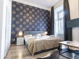 10-Min to Westbahnhof, Modern Hotel Rooms with TV, Wi-Fi
