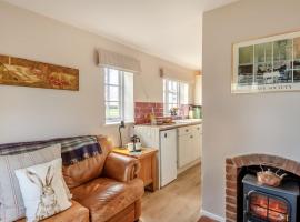 2 Bed in Bressingham oc-f33646, hotel em Bressingham