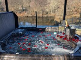 Chez Maud et Fab, hotel u gradu Dinozé