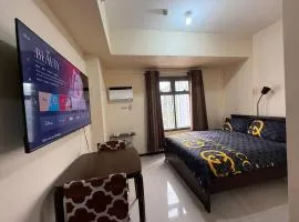 Radiance Manila Bay - City Staycationtel near US Embassy PICC Roxas Boulevard