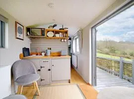 Charming Hut with Outdoor Bath & Decking Sea Views