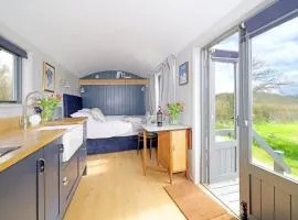 Cosy Hut with Sea Views & Outdoor Shower