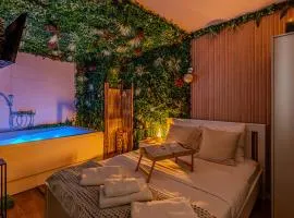 La Boétie, Cocon Central, Double Balneo Bathtub