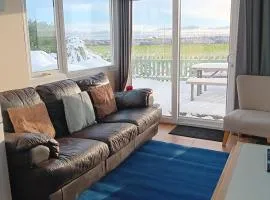 2 bed Chalet - Sleeps 4 - Pets - Garden - Parking