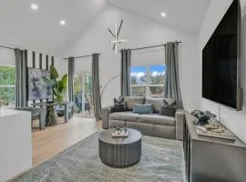Mega Market 6BR Home in Houston Groups Sleeps 12