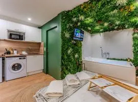 La Boétie, Cocon Central, Double Balneo Bathtub