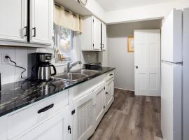Quiet Pittsburgh 3BR | Parking, AC + Pets, hôtel à Pittsburgh