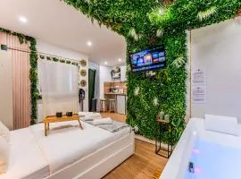 La Boétie, Cocon Central, Double Balneo Bathtub