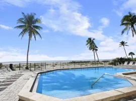 Mariner's Boathouse and Beach Resort by CoolVacay