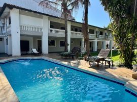 Luxurious Quinta House، فندق في Fernando de la Mora