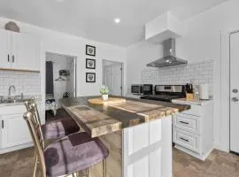 SW Detroit 3BR | 5–10 Min Downtown + Parking